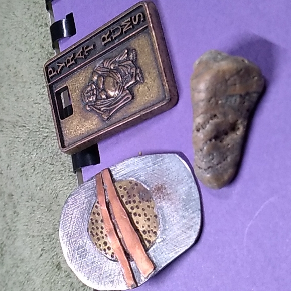 Metal and earth pendant and pin - Picture 2 of 4